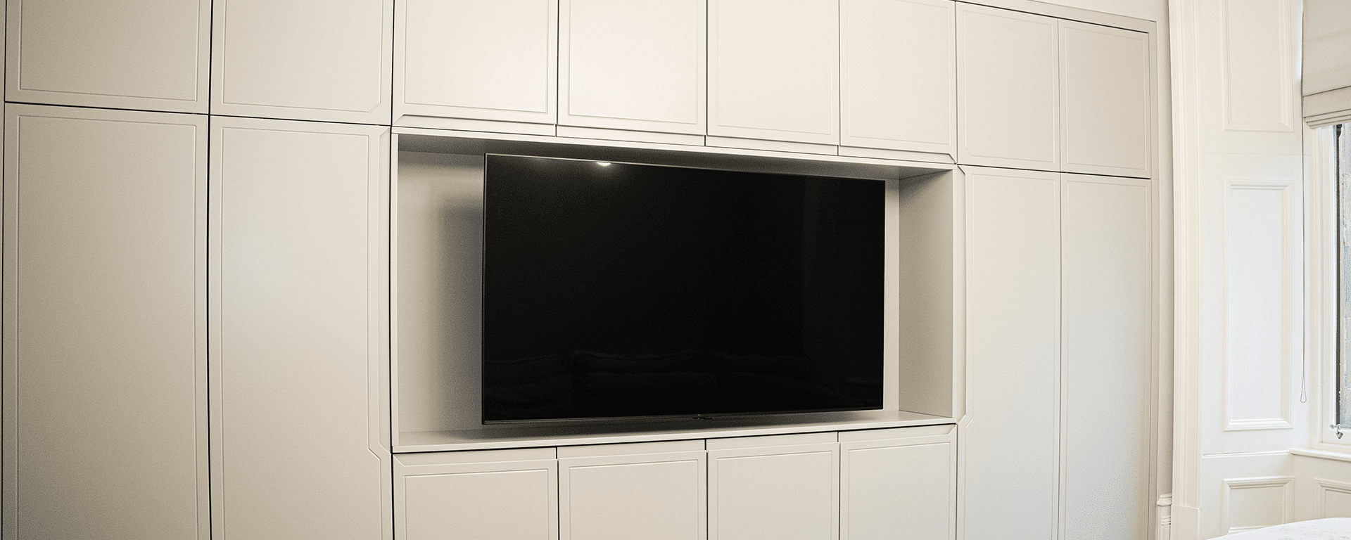 Beyond the Television: Designing Bespoke Luxury Fitted Media Units & Walls for Contemporary Living